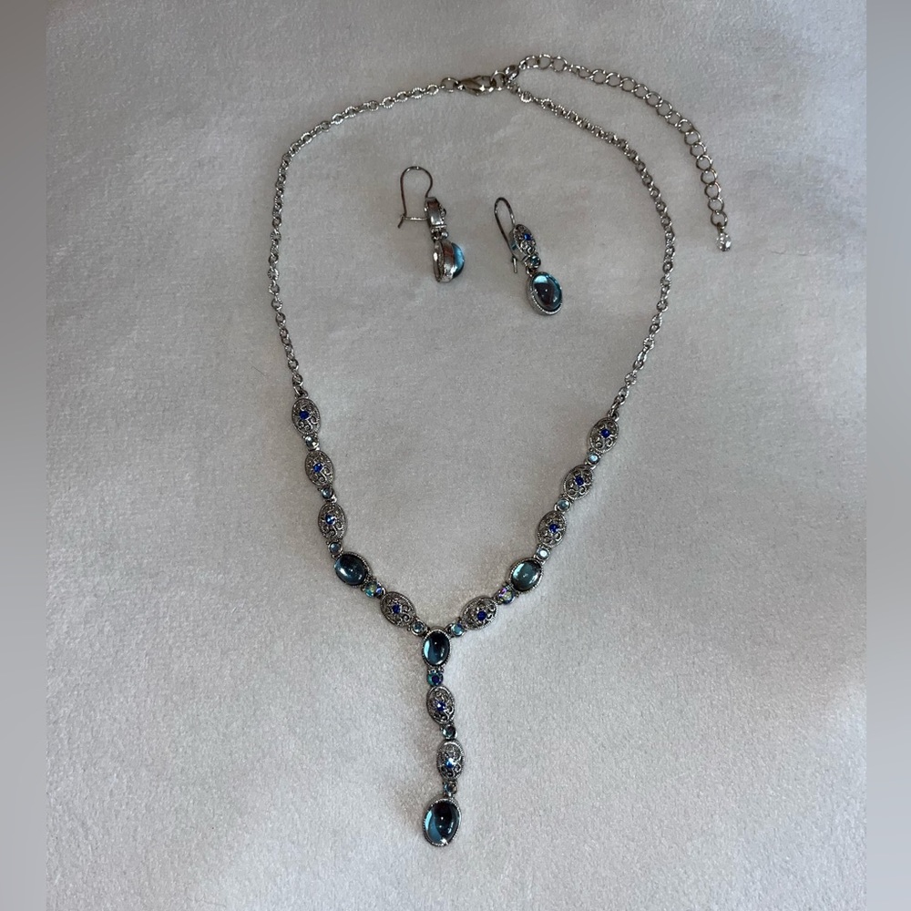 Silver matching necklace & earrings set
